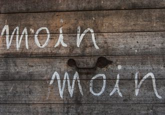 Schild auf dem moin moin steht